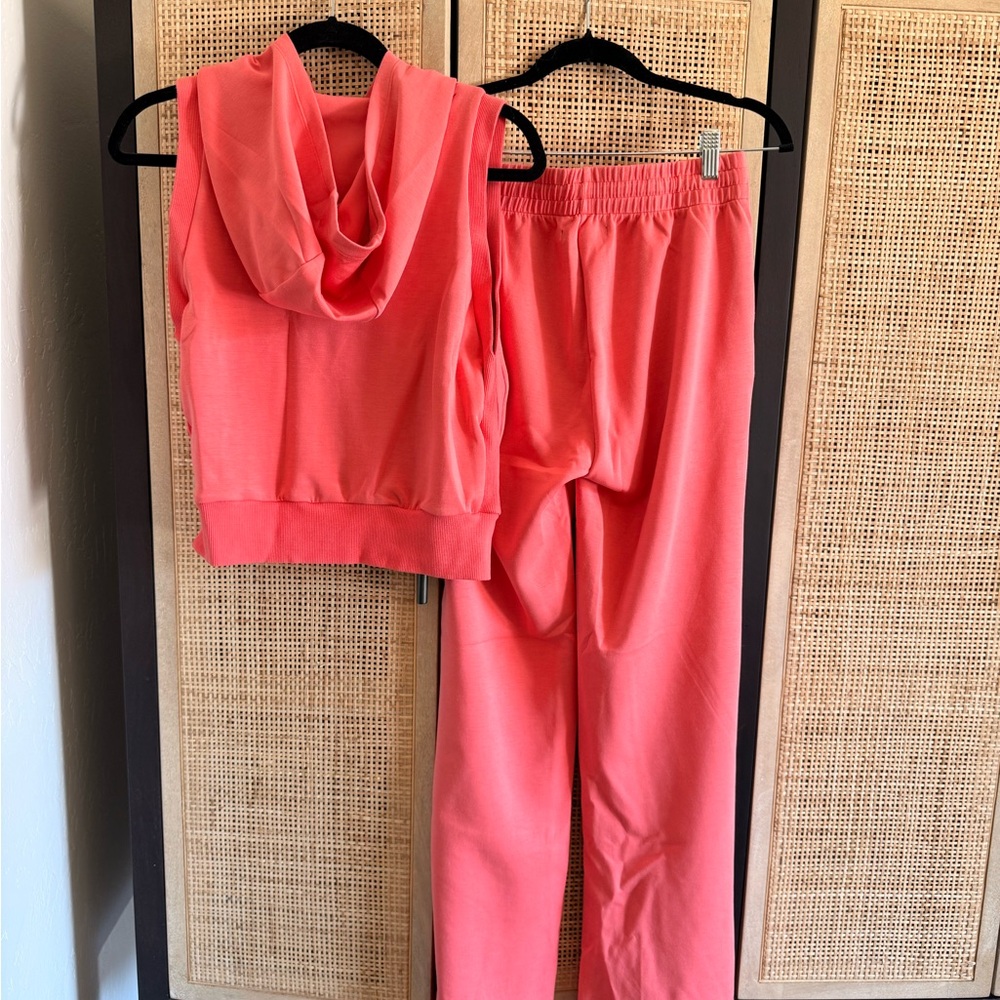 NUX Coral Hooded Crop Top & Drawstring Track Pants Set - Picture 2 of 16
